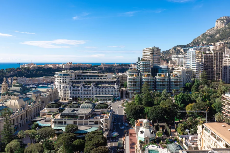 Vue du quartier de Monte-Carlo à Monaco, avec la place du Casino et l'Hôtel de Paris